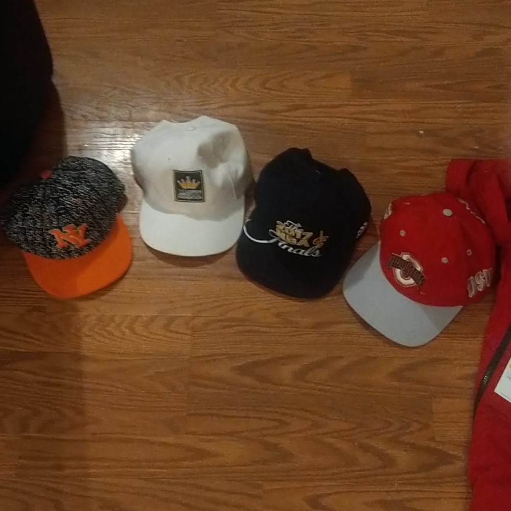 Hats / snapbacks